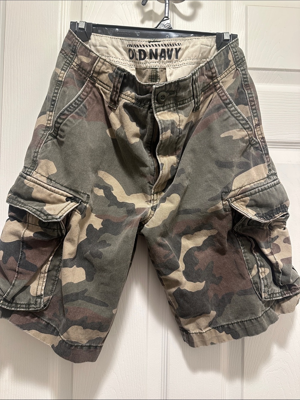 Old Navy Men's Camo Cargo Shorts in Green and Brown